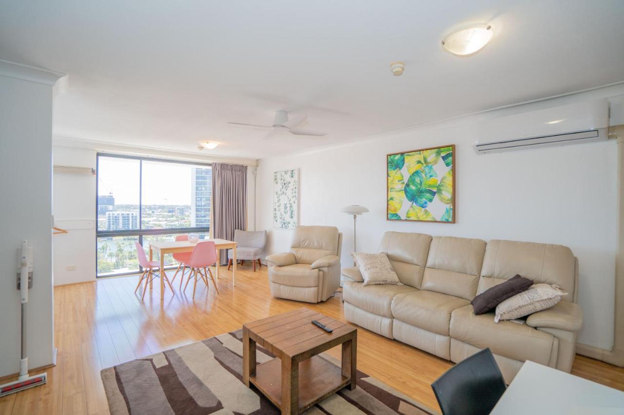 Large Surfers Paradise Apartment With Fantastic Views Gold Coast Eksteriør bilde